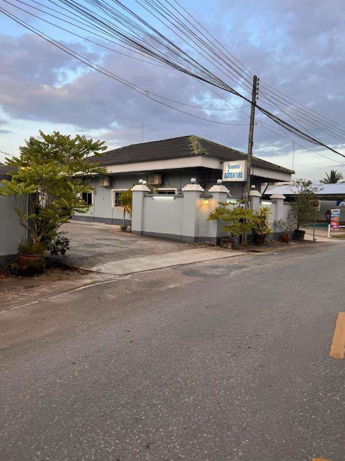 Metro Palace Satun Bagian luar foto